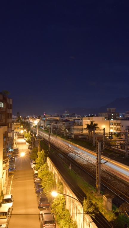 Railway Hualien Hostel Extérieur photo