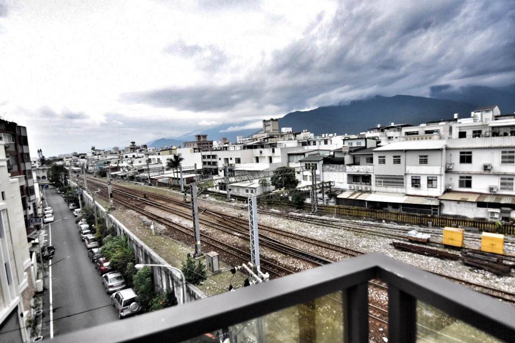 Railway Hualien Hostel Extérieur photo