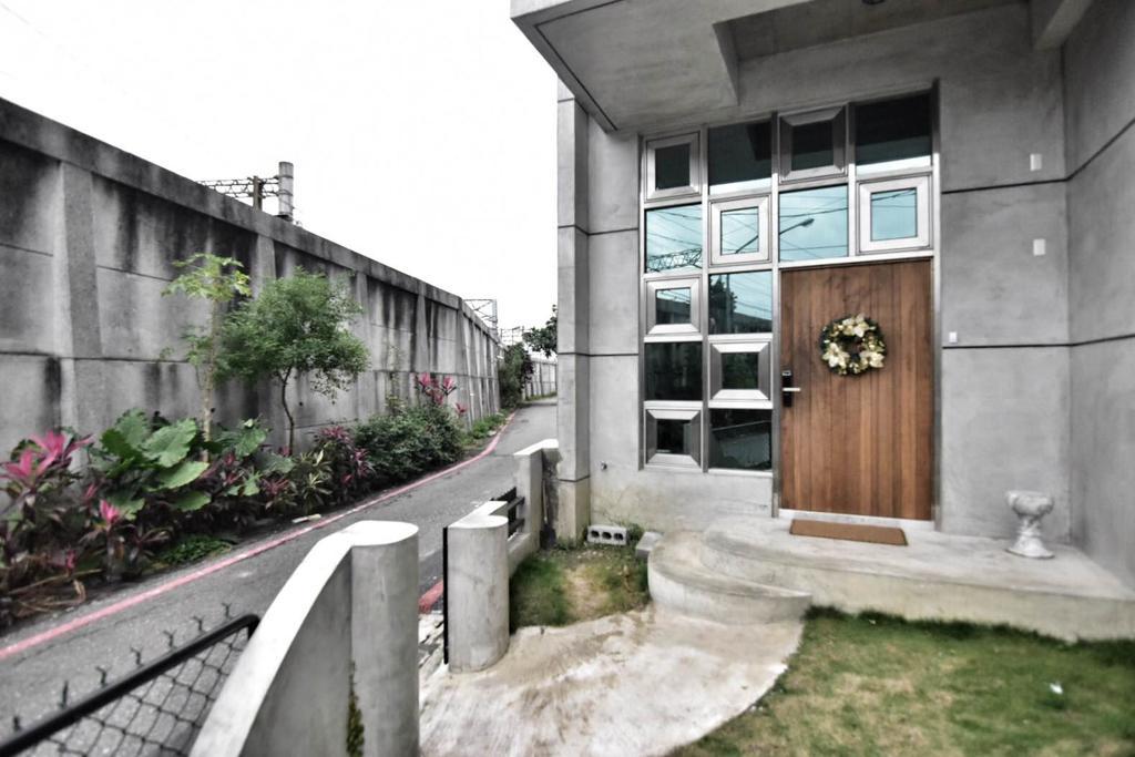 Railway Hualien Hostel Extérieur photo