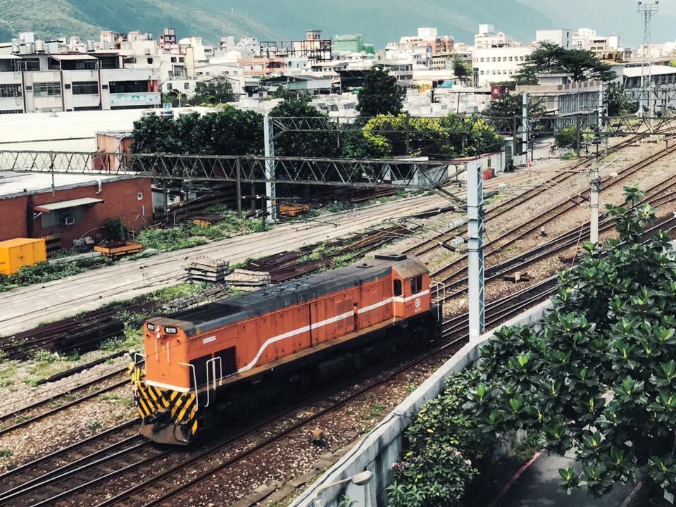 Railway Hualien Hostel Extérieur photo